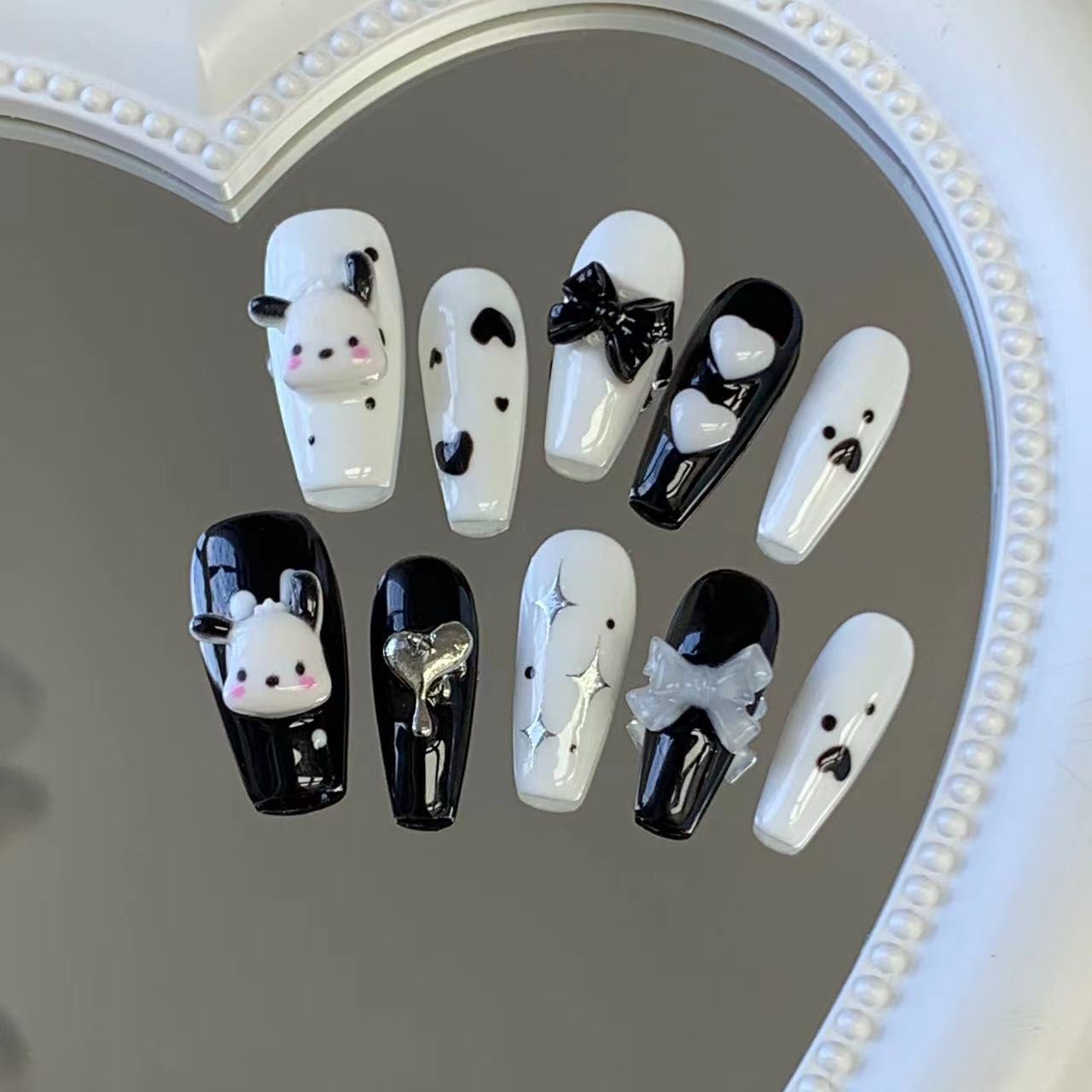 Kawaii Sanrio Pachacco Nails