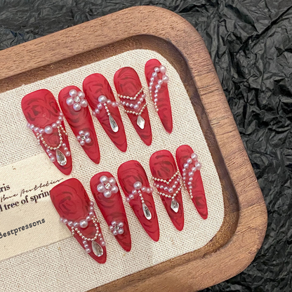 Pearly Love Nails
