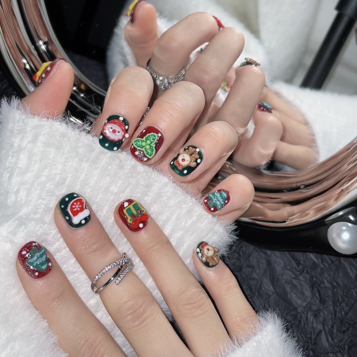 Sweet Santa Nails